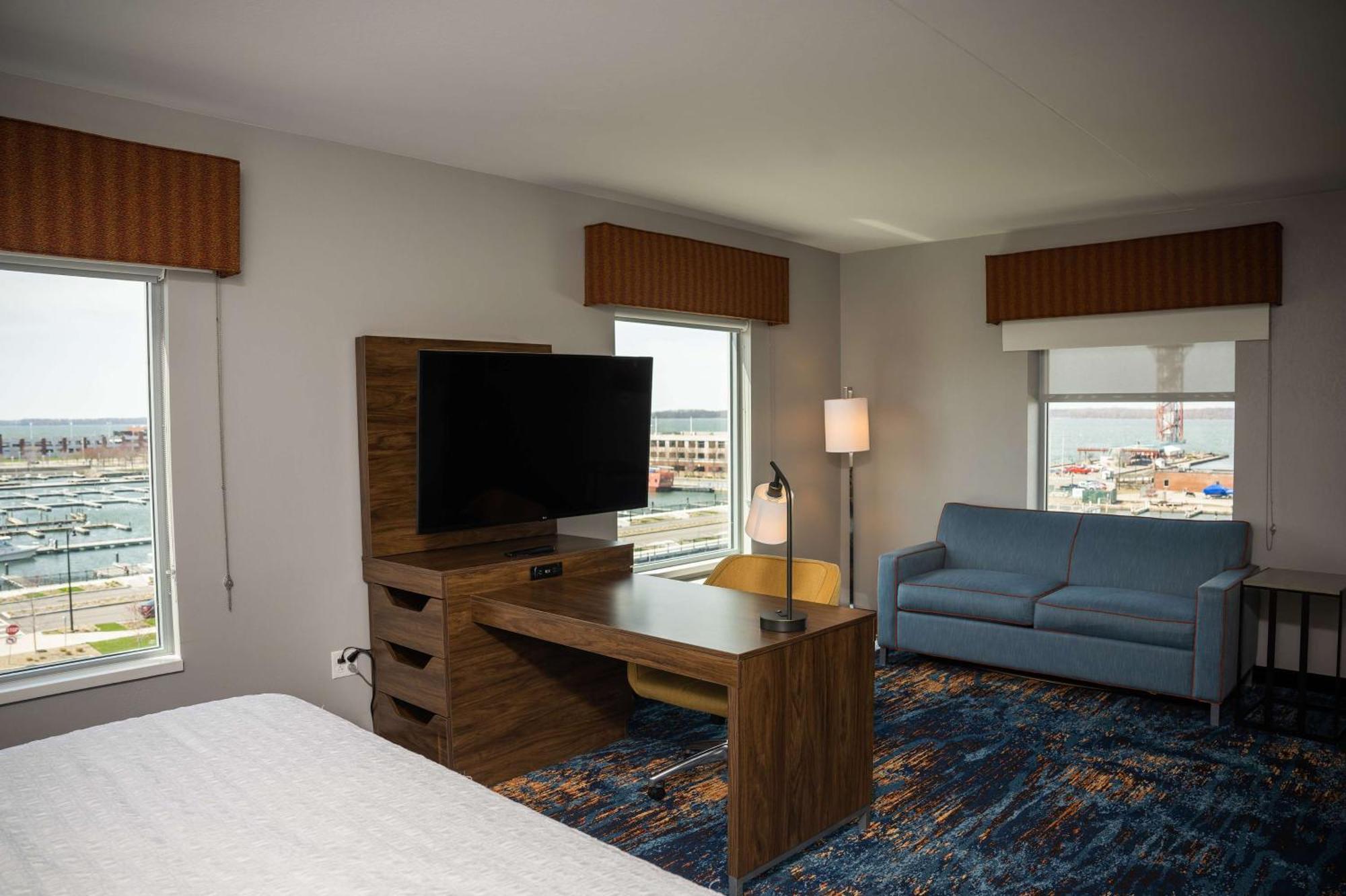 Hampton Inn & Suites Erie Bayfront Exterior foto
