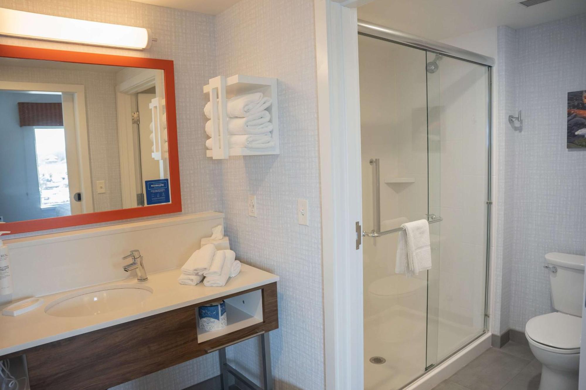 Hampton Inn & Suites Erie Bayfront Exterior foto