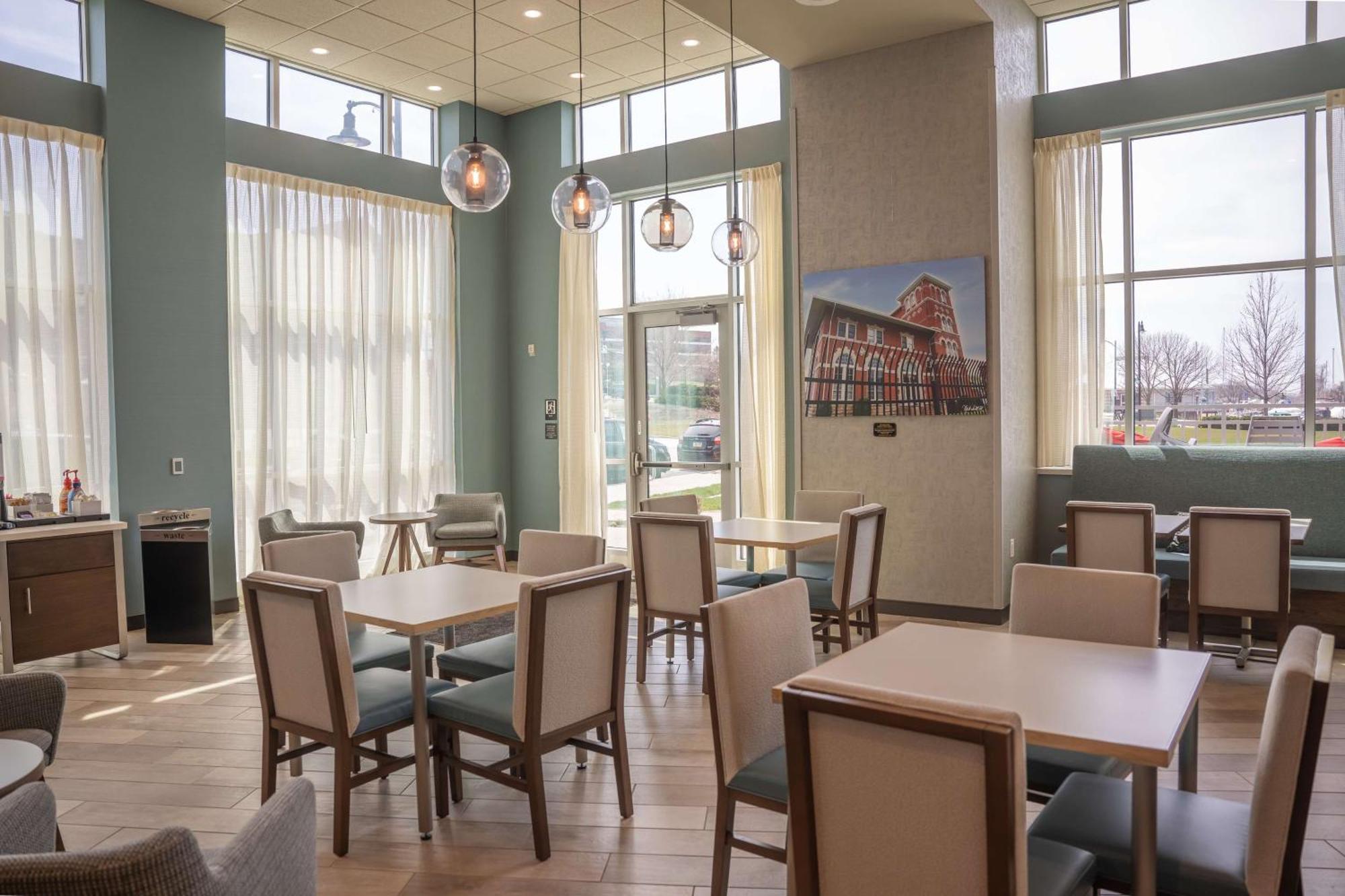 Hampton Inn & Suites Erie Bayfront Exterior foto